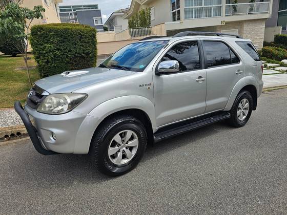 TOYOTA HILUX SW4 3.0 SRV 4X4 16V TURBO INTERCOOLER DIESEL 4P AUTOMÁTICO